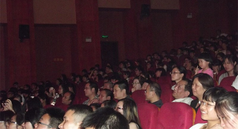 谈球吧隆重举办2014届毕业典礼和毕业生晚会